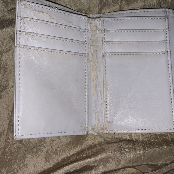 Vintage Volcom wallet.Rare find,Pre-loved, excellent condition,but some chafing - Picture 10 of 10